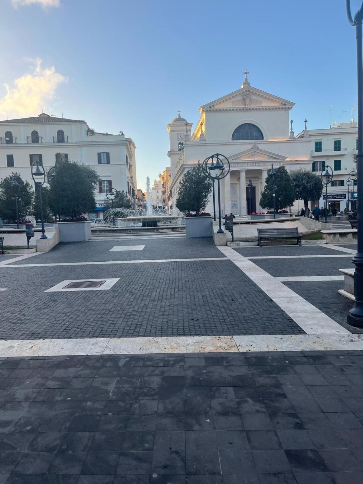 La Piazzetta Anzio Hotel Bagian luar foto