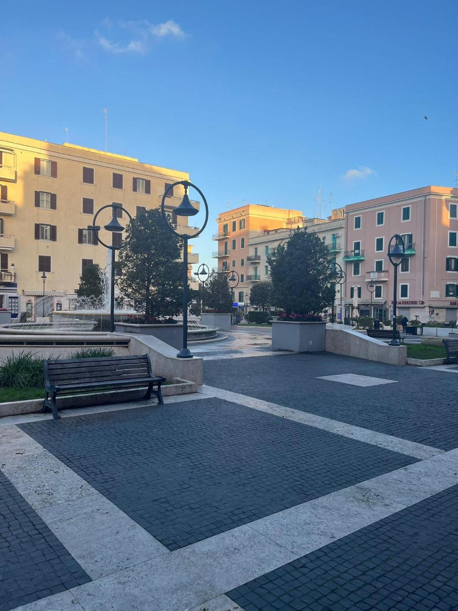 La Piazzetta Anzio Hotel Bagian luar foto